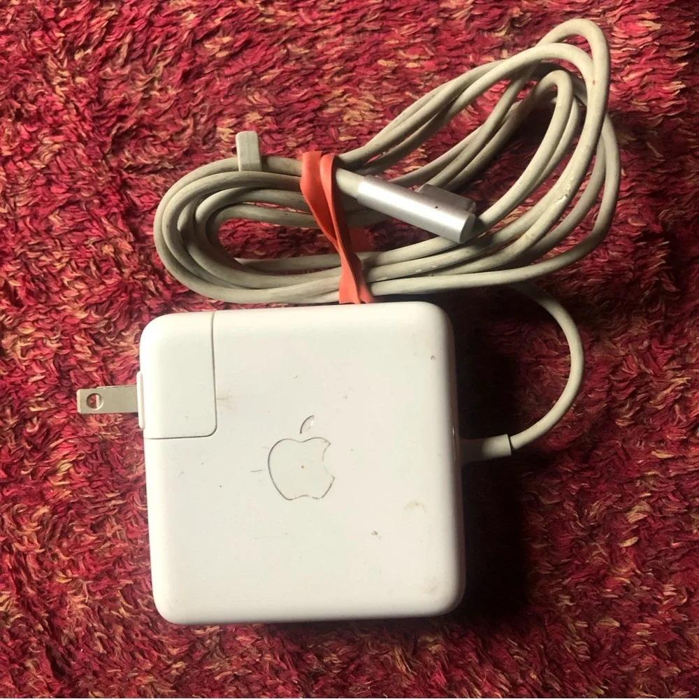 ❤️60W MagSafe Power Adapter Apple